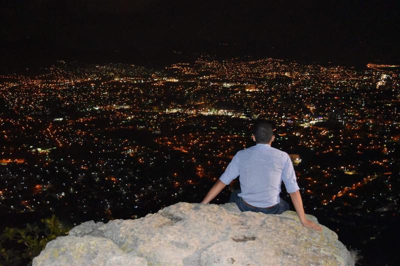 El picacho by night