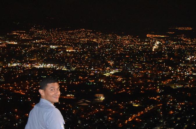 El picacho by night